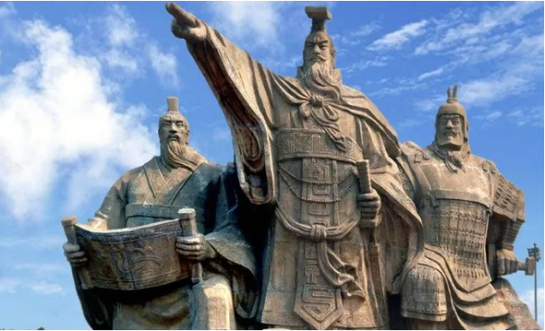 晋文公为什么能称霸？晋文公是因为避过齐桓公锋芒才能称霸的吗？