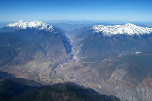 纳西族民间传说|金沙江和玉龙山的故事