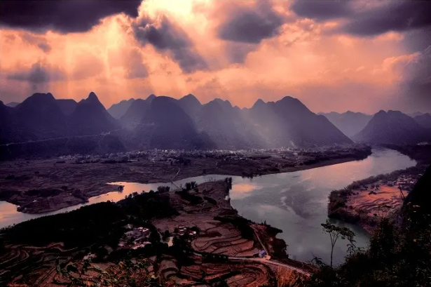 c057ea63e49155d7790bef21a425be49 壮族民间传说|红水河的故事