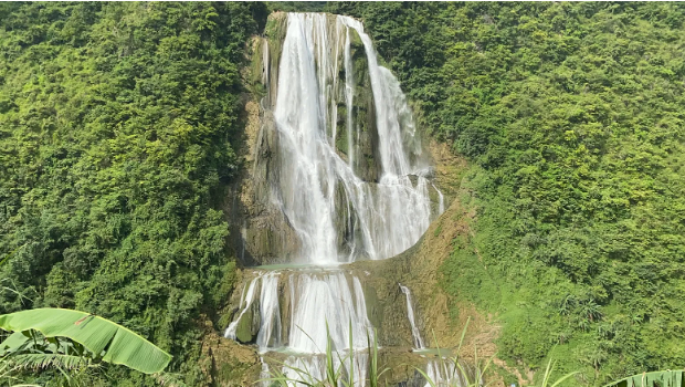 瑶族民间传说|红毯瀑布的故事