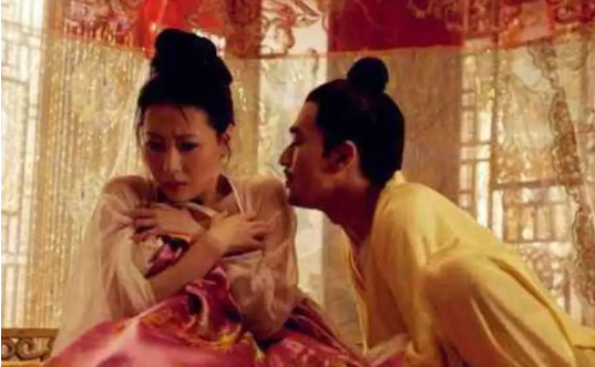 皇帝婚前都会有啥性生活？皇帝婚前都是怎么过性生活的？