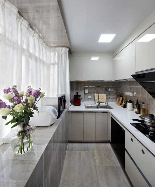 风水上厨房装修什么颜色比较好？（厨房颜色有什么讲究吗？）