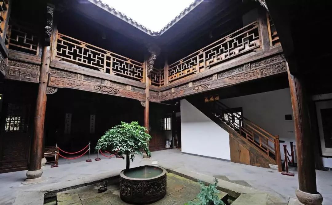 藏风聚气，环抱有情！