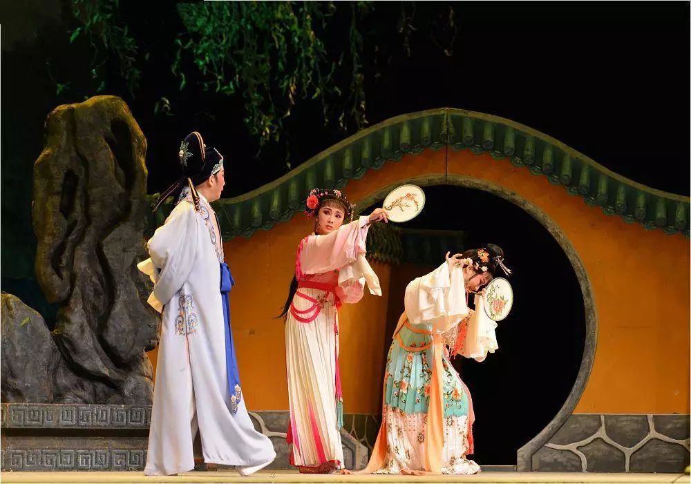 藏风聚气，环抱有情！