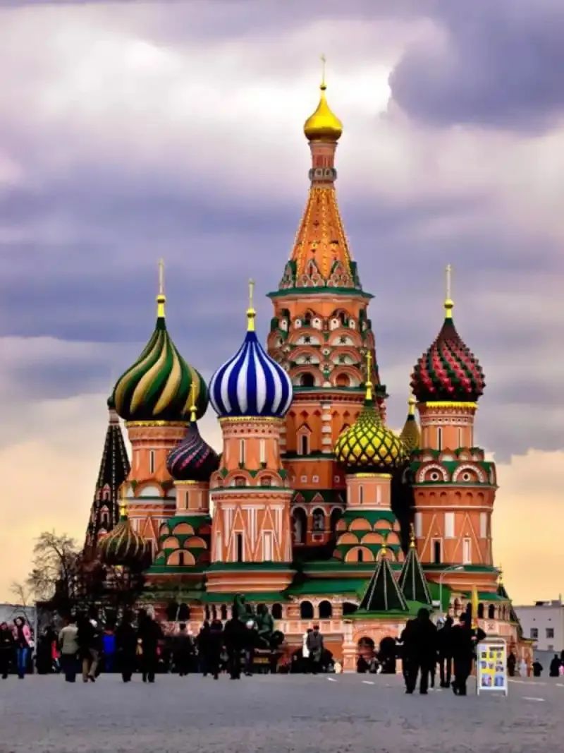 俄罗斯风水解码：从圣彼得堡到莫斯科的国运镜像