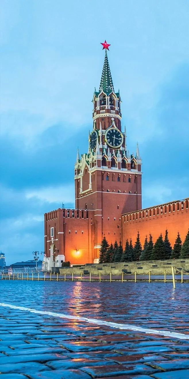 俄罗斯风水解码：从圣彼得堡到莫斯科的国运镜像