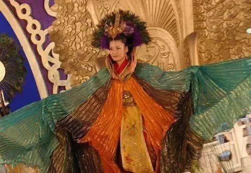 文章标题-3 霸道丈母娘?慈悲救世主?多情天公主?猫状怪兽?……王母娘娘的不同面孔