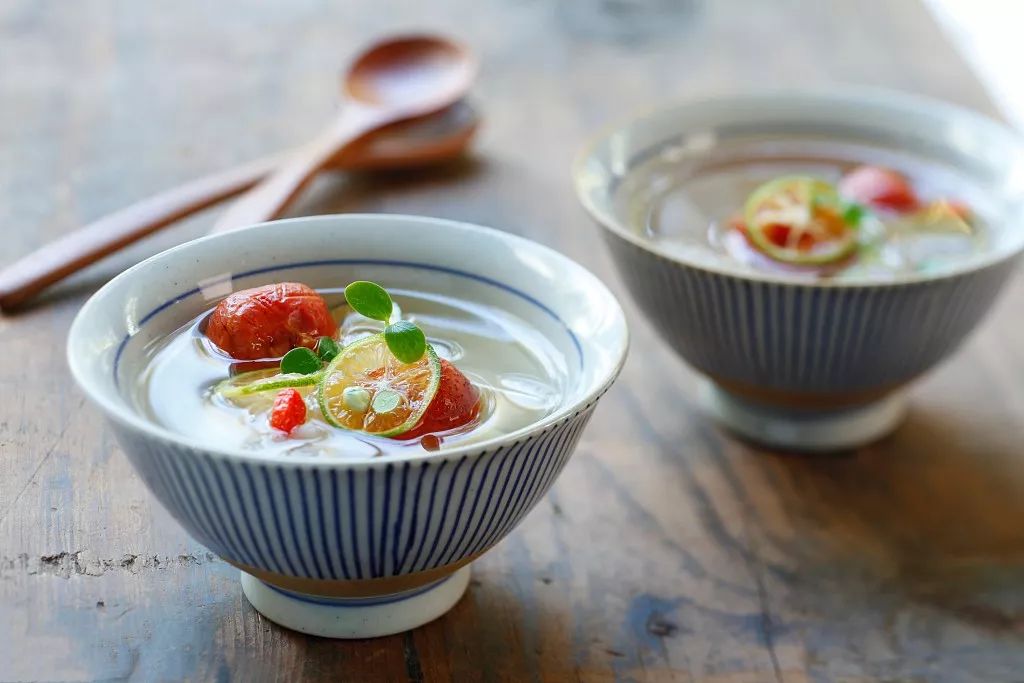 文章标题-4 餐桌上的暗战,是你吃饭,还是饭‘吃’你?