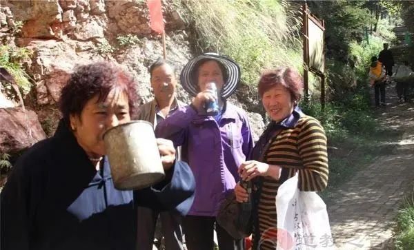 文章标题-5 农历六月十三 井泉龙王圣诞,酌水献花供奉龙德普施甘露