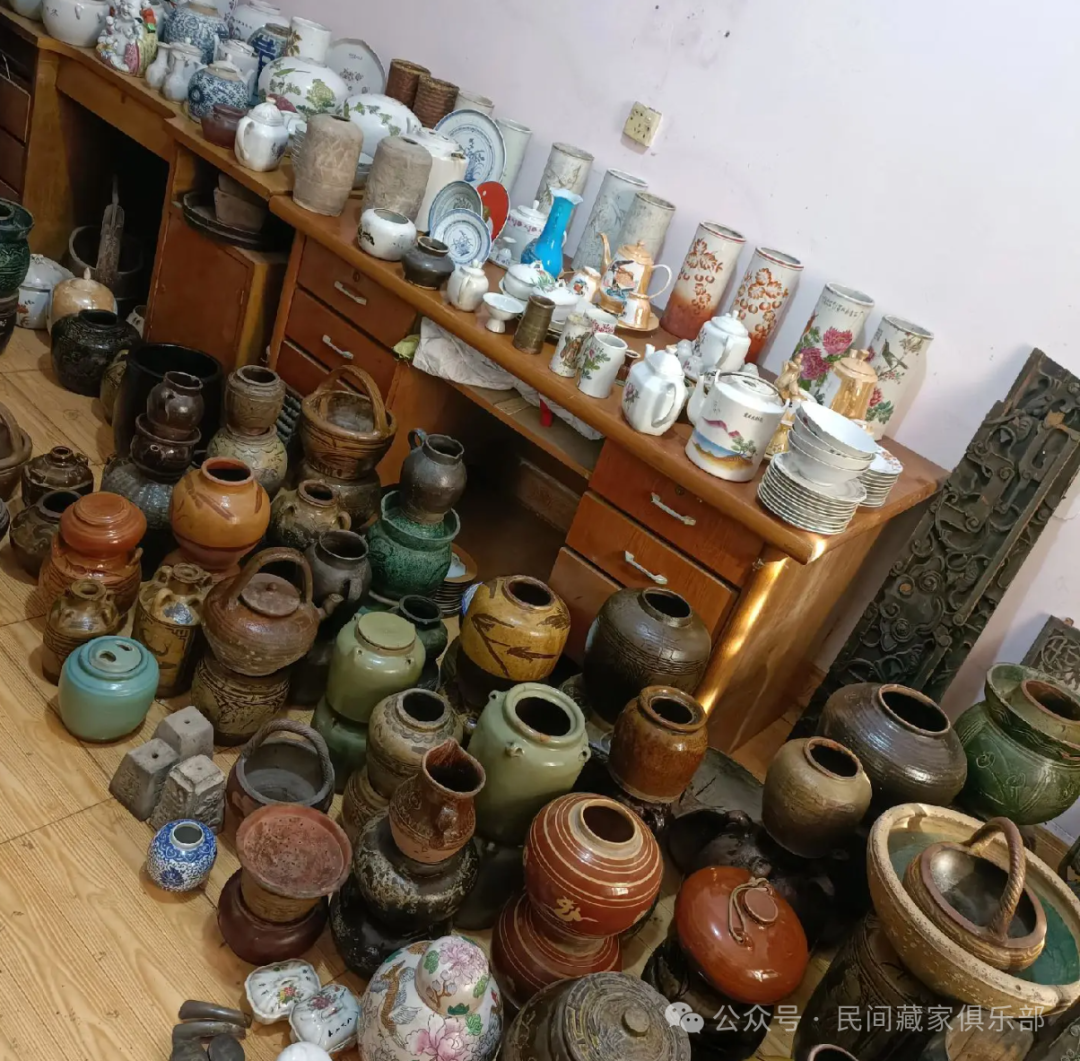 遭家人嫌弃！收藏界“大佬”含泪贱卖大量老物件，再也不做发财梦