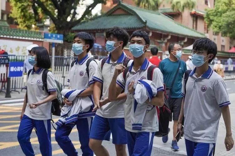 上学的尽头是“玄学”，考试背后的“玄学”你都用了几招