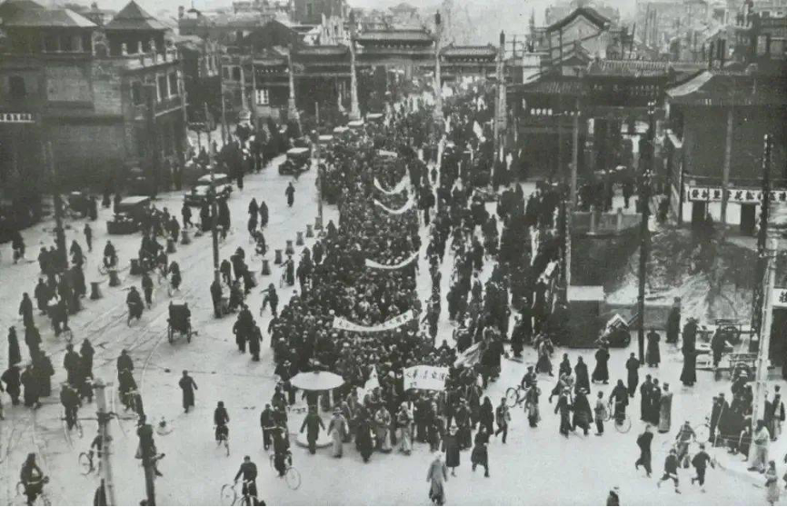 从“前锋”移到“后卫”？——1930年代胡适“落伍”问题再考察