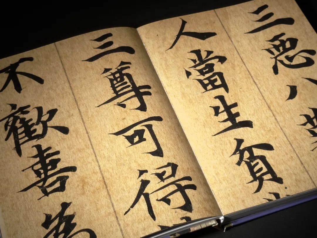 文章标题-46 《佛典浙韵:历史上的大藏经文化》丨黄宾虹旧藏敦煌写经、 历代版刻藏经集结,呈现千年佛典传承脉络!