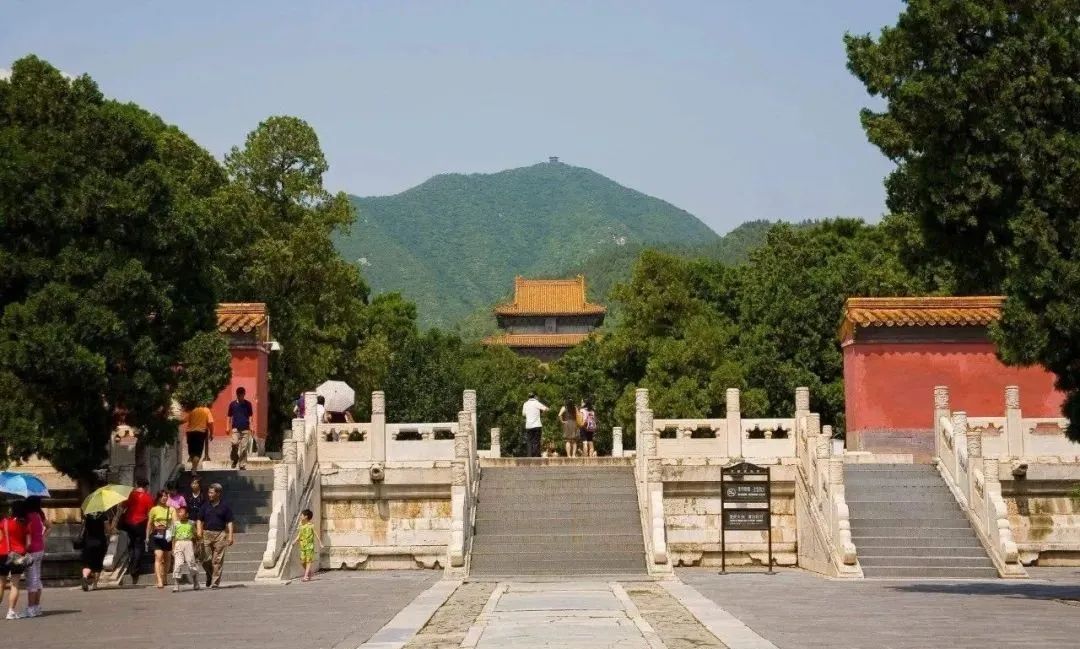 祖坟对后代命运影响几何？