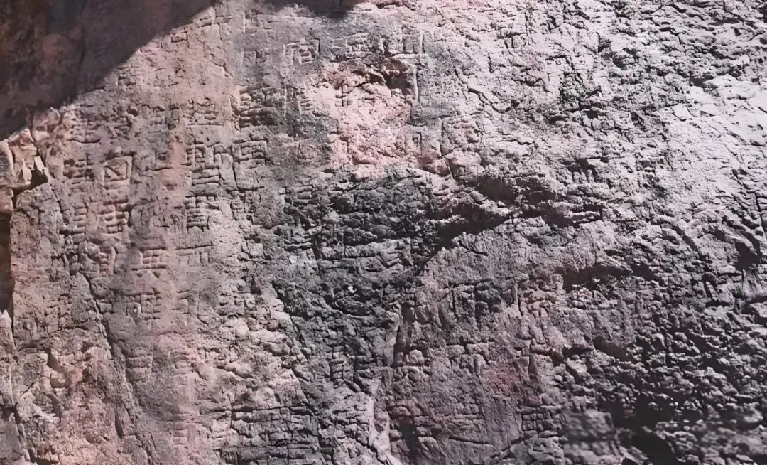 内蒙古大学向国家图书馆捐赠《燕然山铭》石刻拓片