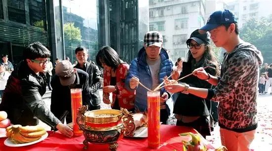 文章标题-1 演艺圈里的诡异事件,女星拍鬼片都很讲究!