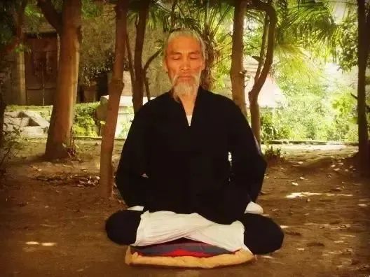 文章标题-1 双盘打坐修炼心法,助你迅速调动体内气机!