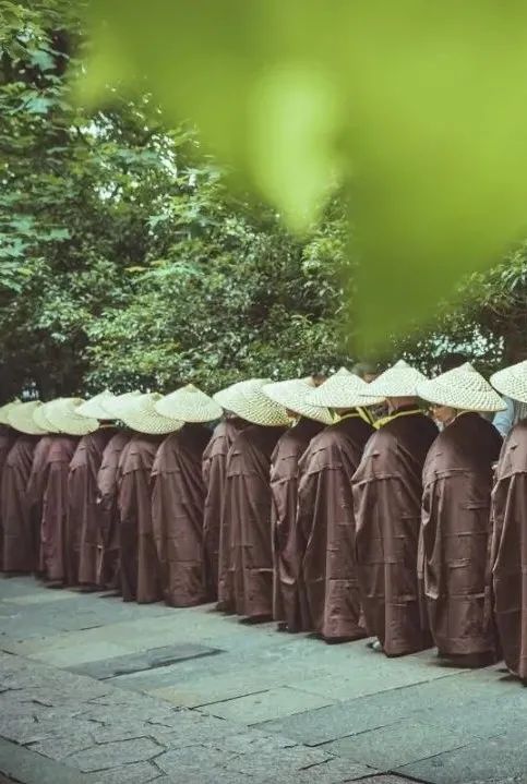 文章标题-4 佛教乞食这么多讲究?出家人托钵乞食的含义与由来