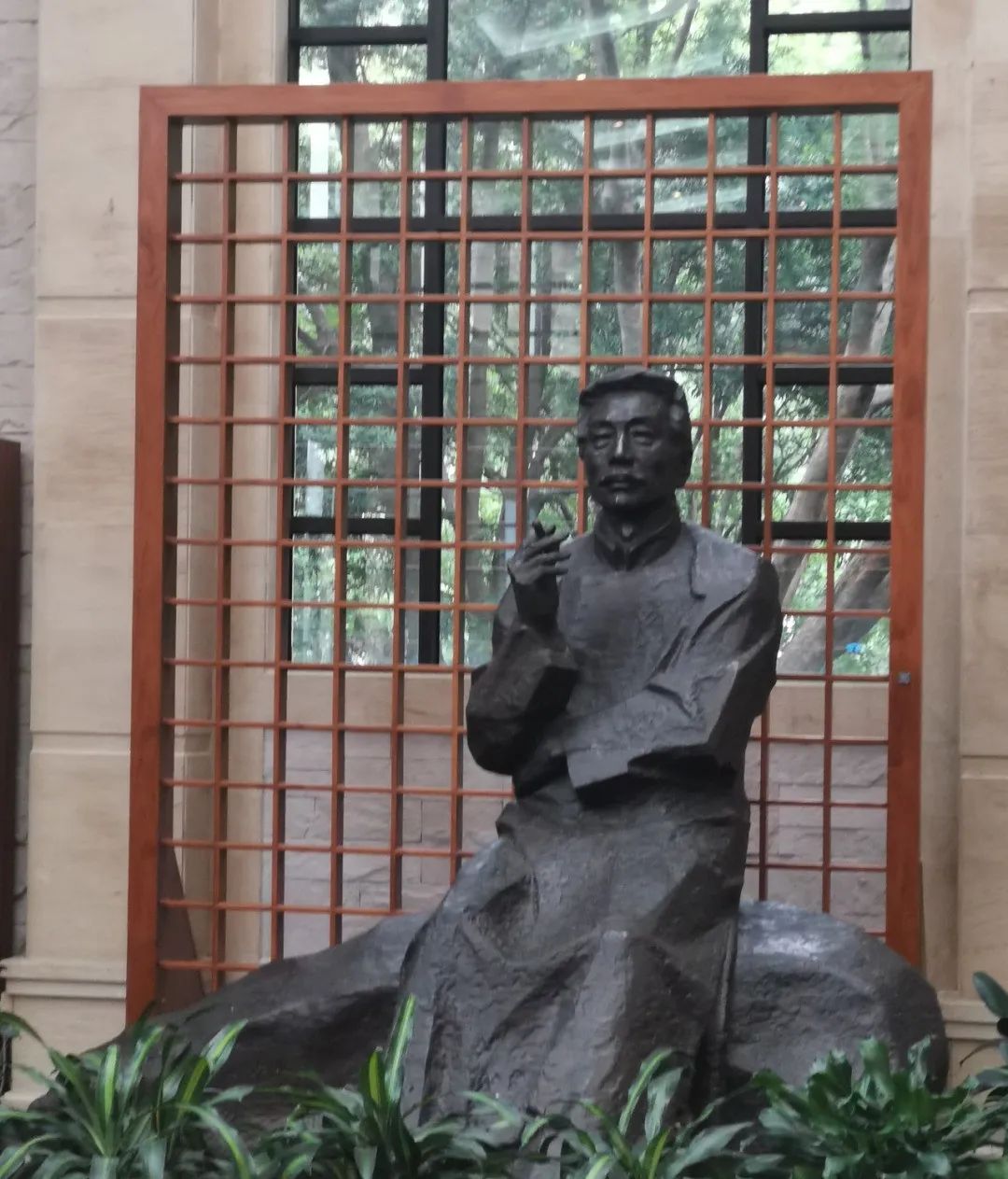 文章标题-1 鲁迅的孤独和绝望,在于以为靠读书人可以改造国民性
