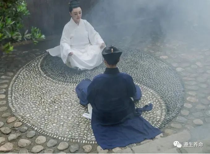 道家和佛教的打坐有什么区别？与瑜伽冥想又有什么不同？