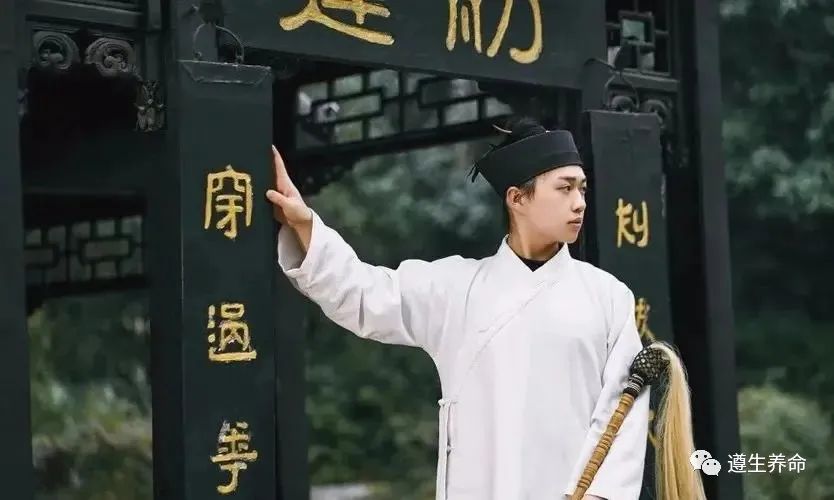 道家和佛教的打坐有什么区别？与瑜伽冥想又有什么不同？