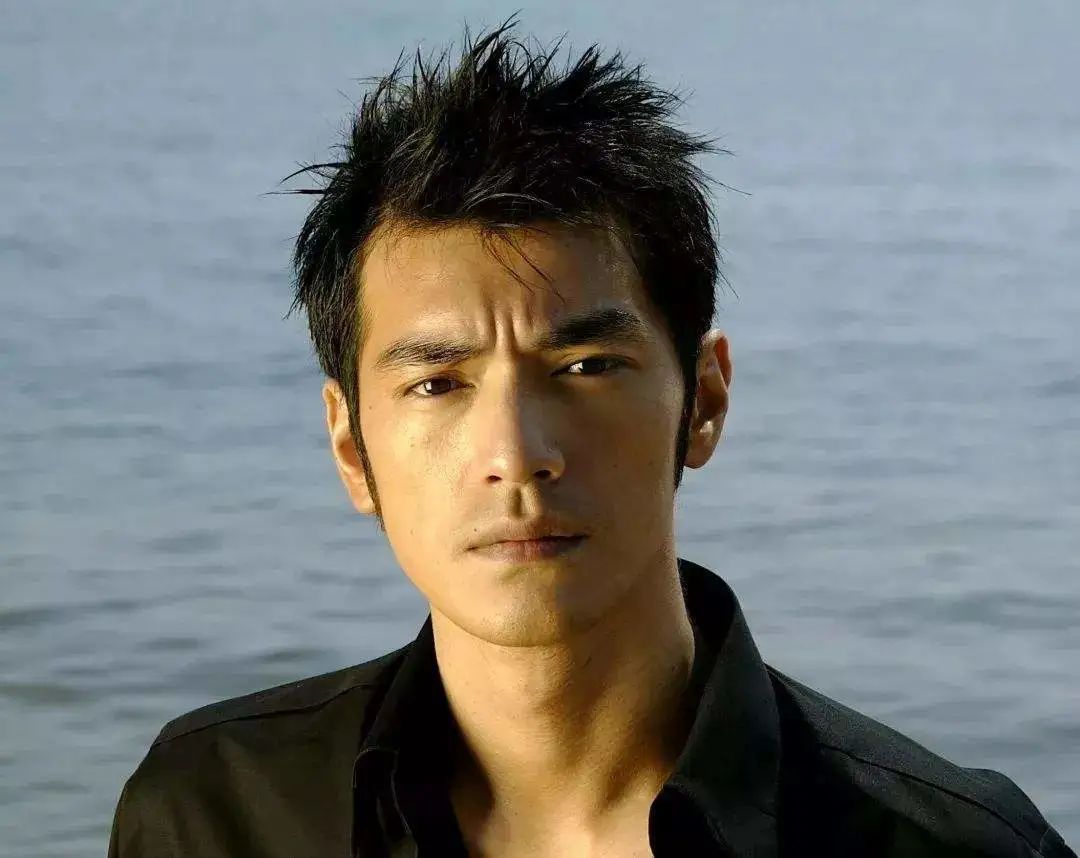 权贵的把握者，眉骨带金凸！