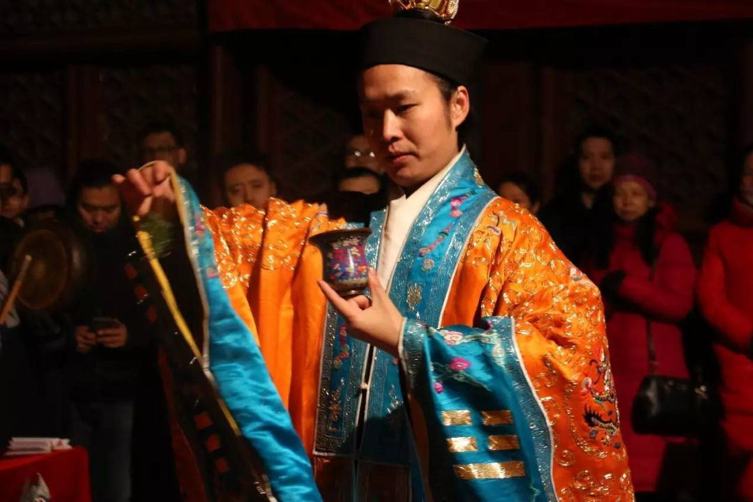 文章标题-3 为什么有些人家里越住越顺?秘密藏在“定期洒净”里,简单一招,受益全年!