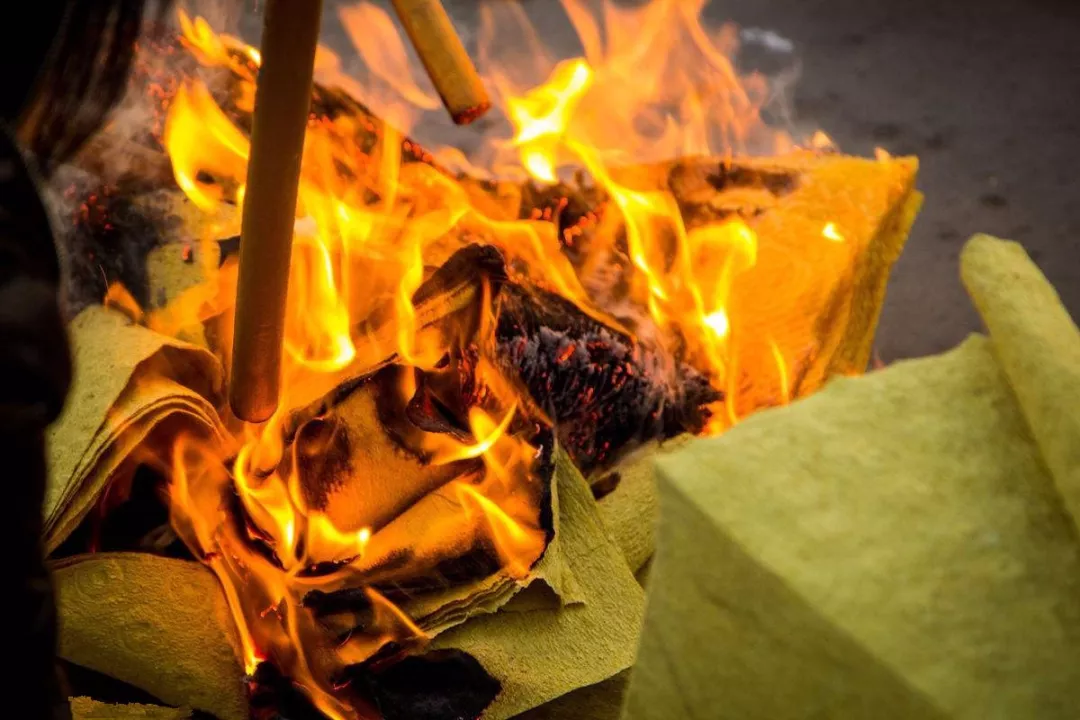 文章标题-6 若有轮回转世,那为什么还要祭祀上坟,祖先能收到吗?