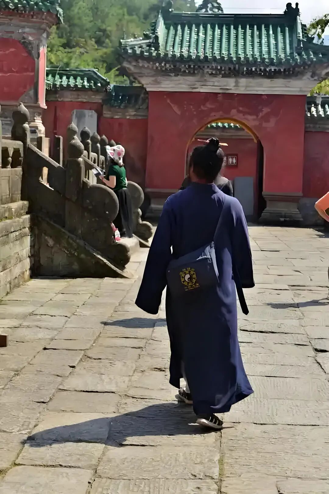 文章标题-3 为何大多数“祖师爷”,都是在街头大路上传道!