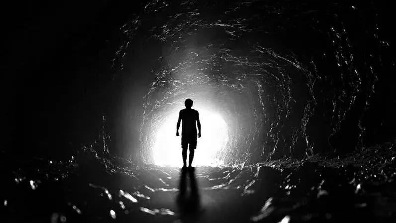 文章标题-1 仰望星空者洞悉真相,俯瞰大地者与时偕行