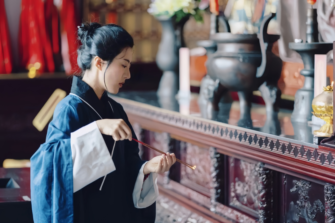 文章标题-2 敬香拜神,为何不灵验?且用 “心” 持诵此神咒!