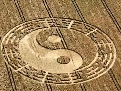 文章标题-3 穿红不是枷锁,是心意:邵雍易理解读2026马年红色密码