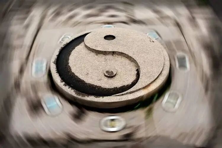 公共墓地风水选址全攻略，教你为家人选对报恩福地