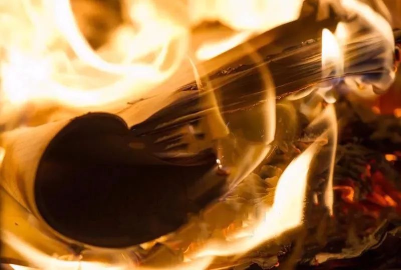 快过年了，这五种东西千万别烧，很影响运气！