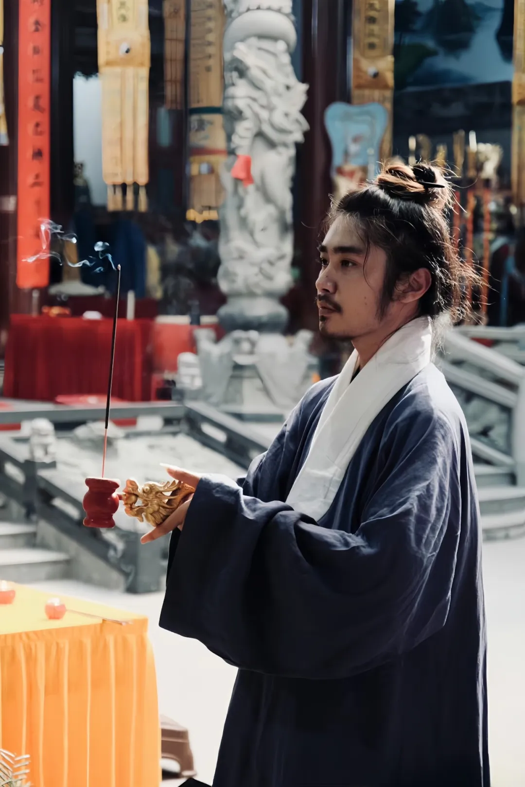 升职半年后，住进了医院：德不配位的代价，远比你想象的残忍！