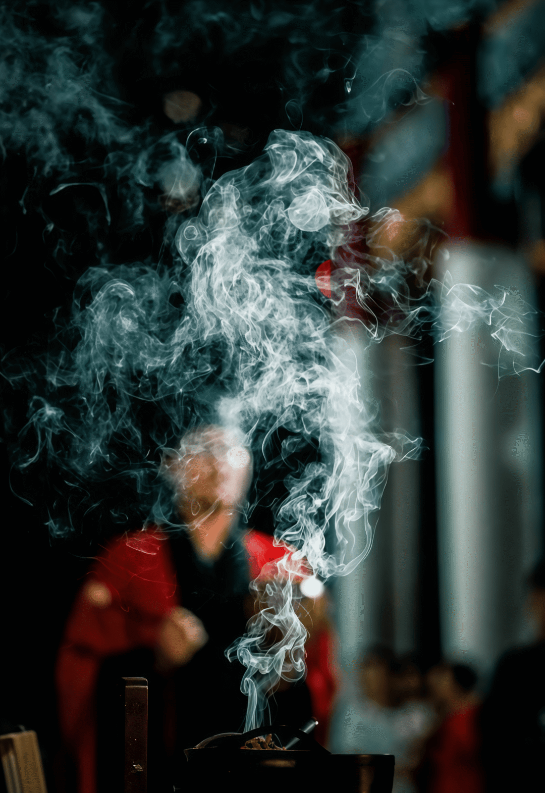 升职半年后，住进了医院：德不配位的代价，远比你想象的残忍！