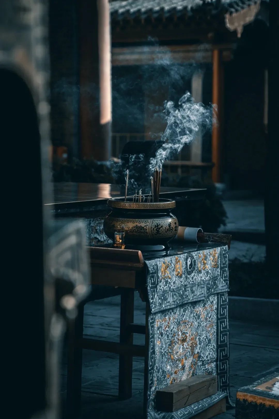 敬香拜神，为何不灵验？且用 “心” 持诵此神咒！