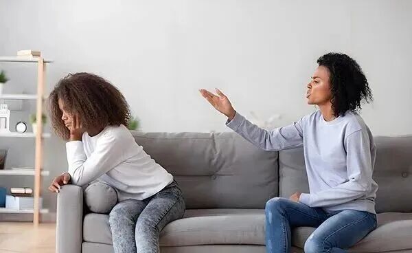 解读“六亲缘浅”：疏离、影响与破局之道