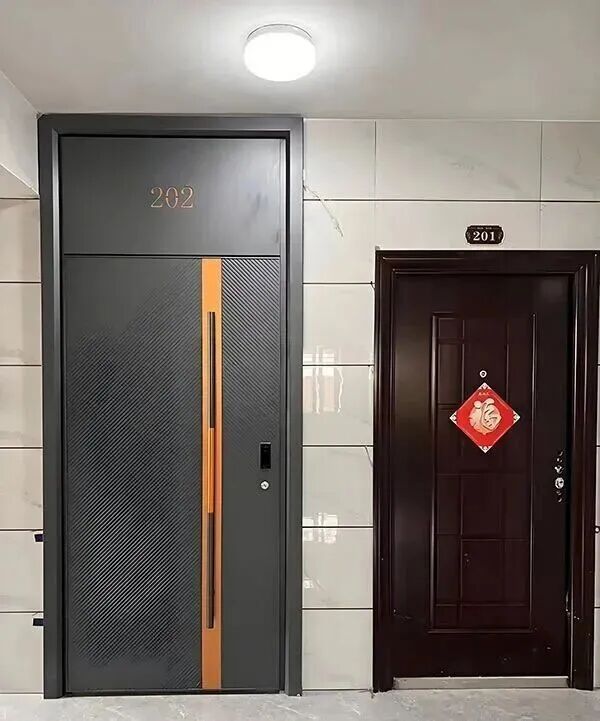 小区房常见门对门、大门吃小门的风水危害！