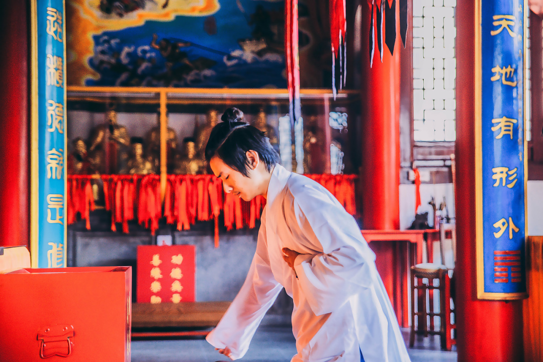 积阴德和积阳德有何不同，谁的福报大?